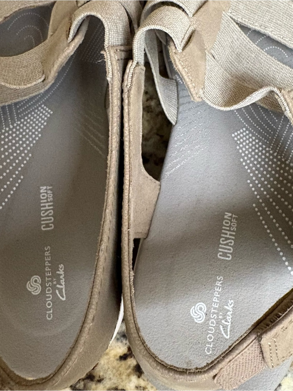 Clarks Women's Strappy Elastic Sandal - Light Gray - Picture 5 of 6